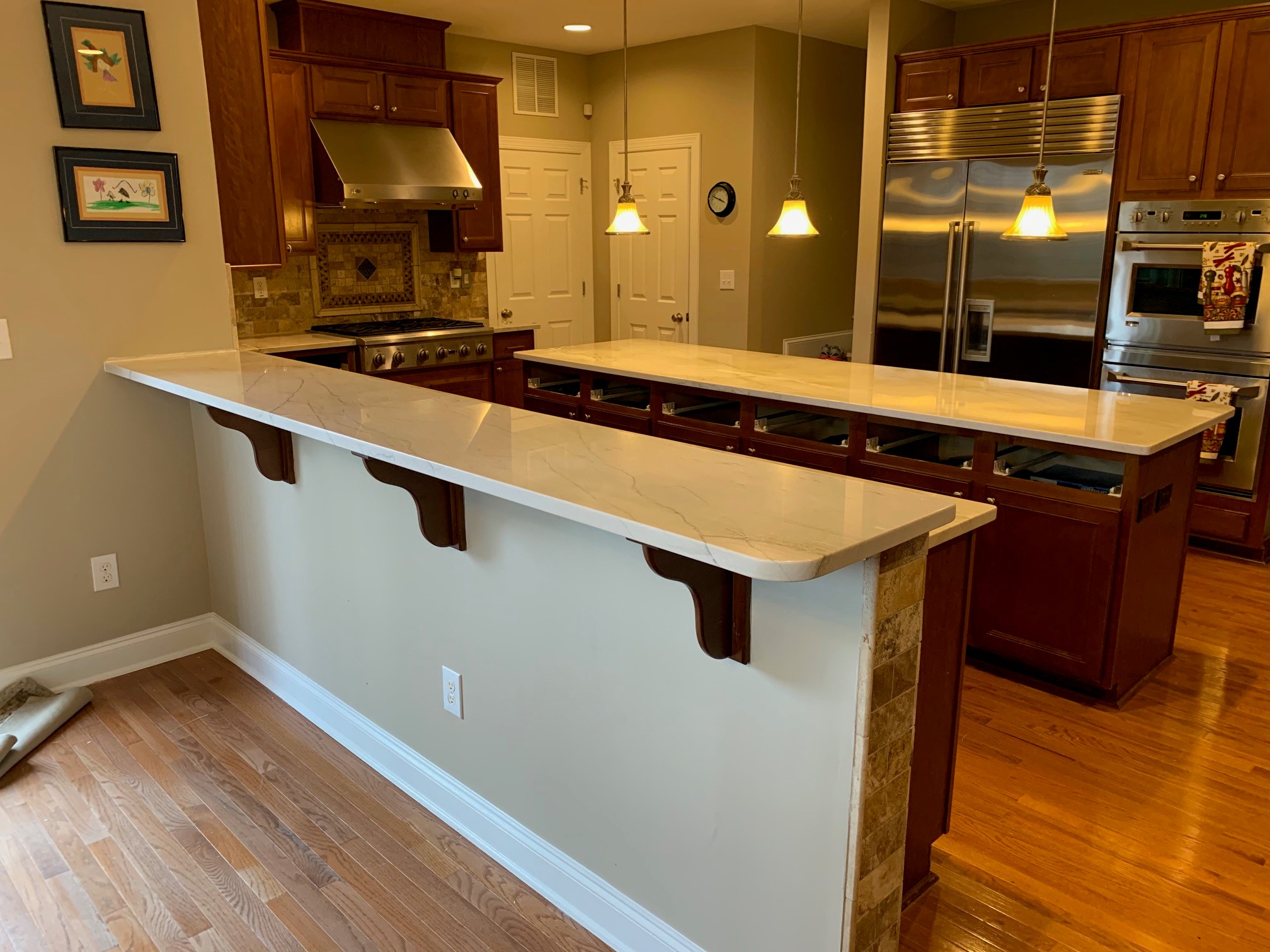 Quartzite countertop for a bar counter in the kitchen